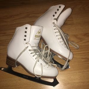 JACKSON FREESTYLE ICE SKATES AMAZING CONDITION
